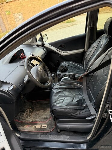 Toyota Vitz-12