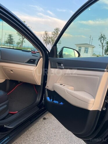 Hyundai Elantra-6