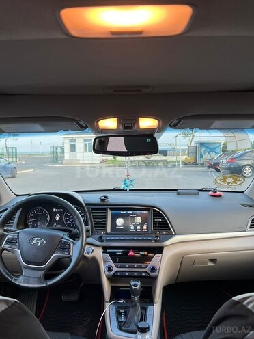 Hyundai Elantra-8
