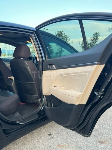 Hyundai Elantra-7
