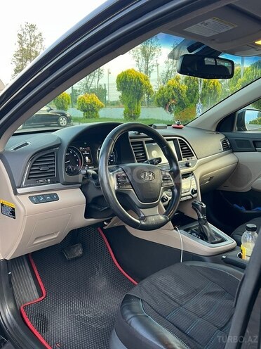 Hyundai Elantra-11