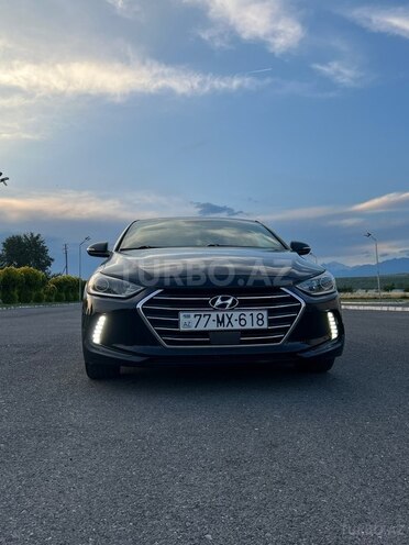Hyundai Elantra-1