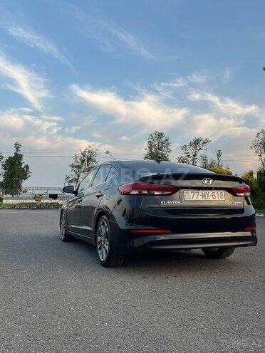 Hyundai Elantra-14