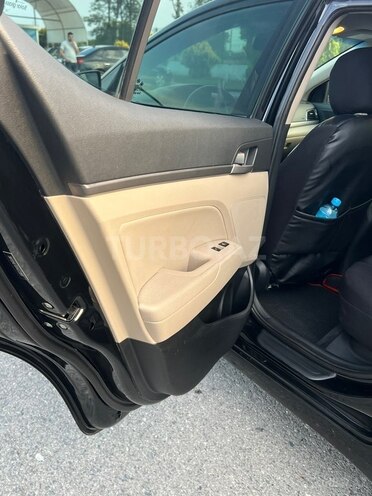 Hyundai Elantra-10
