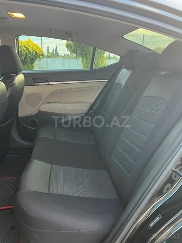 Hyundai Elantra-9