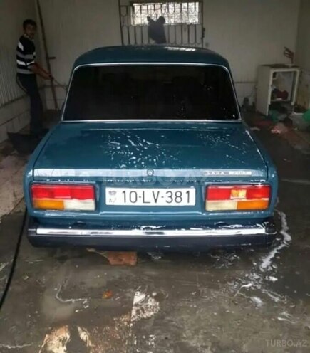 LADA (VAZ) 2107-2