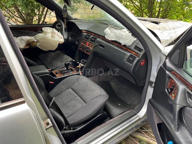 Mercedes E 280-6