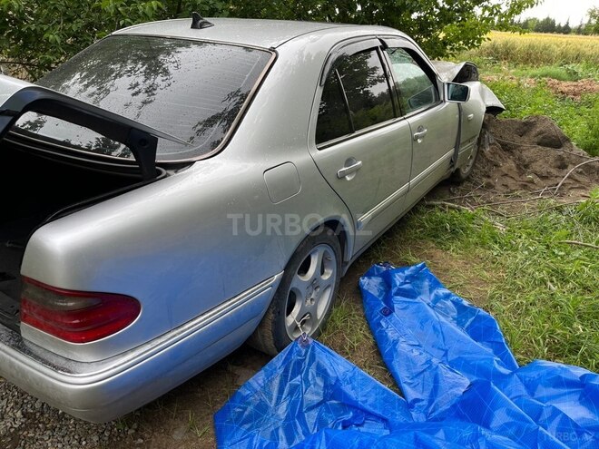 Mercedes E 280-3