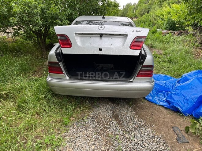 Mercedes E 280-2