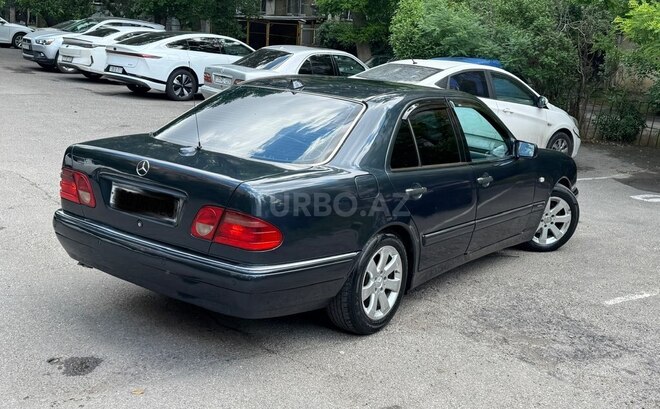 Mercedes E 290-4