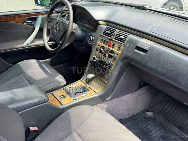 Mercedes E 290-2