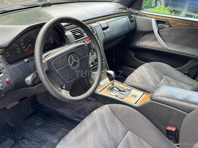 Mercedes E 290-3