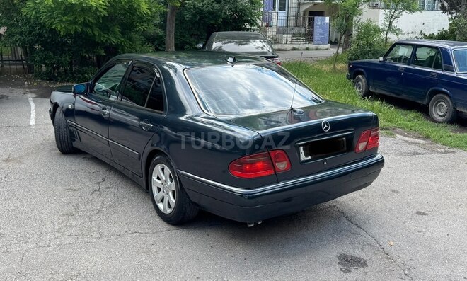 Mercedes E 290-6
