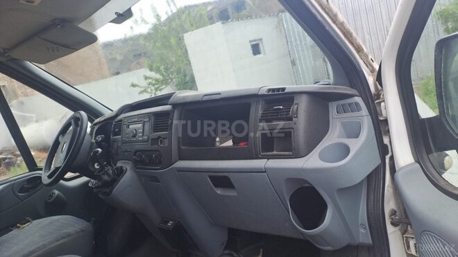 Ford Transit-7