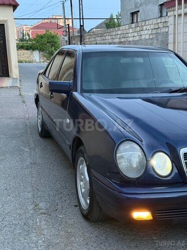Mercedes E 200-3
