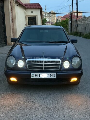 Mercedes E 200-1