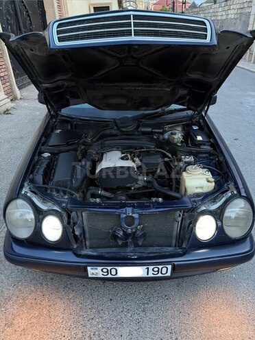 Mercedes E 200-8