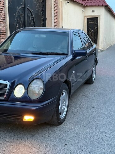 Mercedes E 200-4