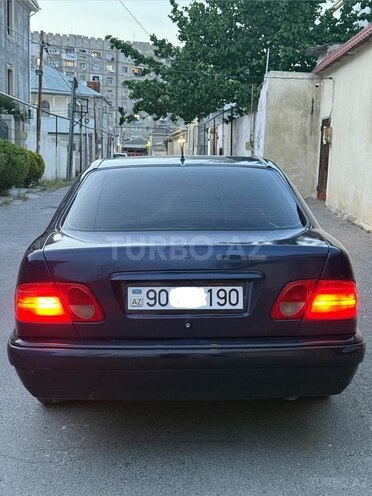 Mercedes E 200-2