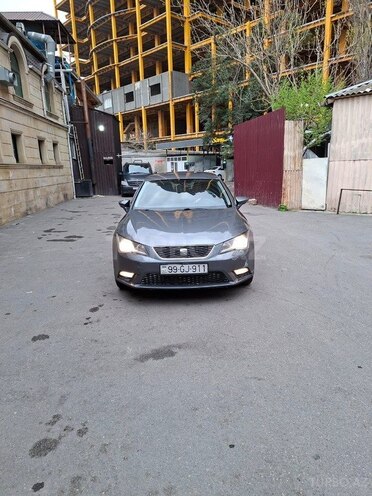 SEAT Leon-1