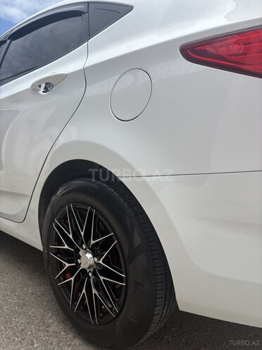 Hyundai Accent-8