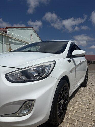 Hyundai Accent-2