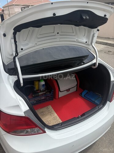 Hyundai Accent-5