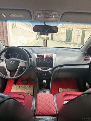 Hyundai Accent-7