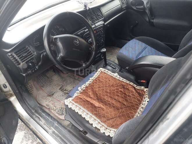 Opel Vectra-5