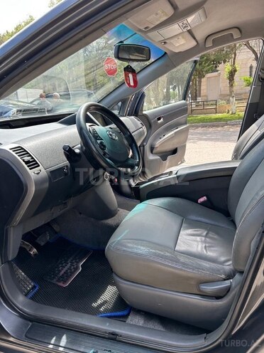 Toyota Prius-8