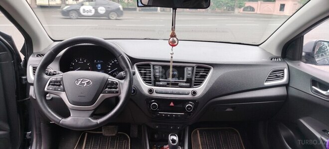 Hyundai Accent-3