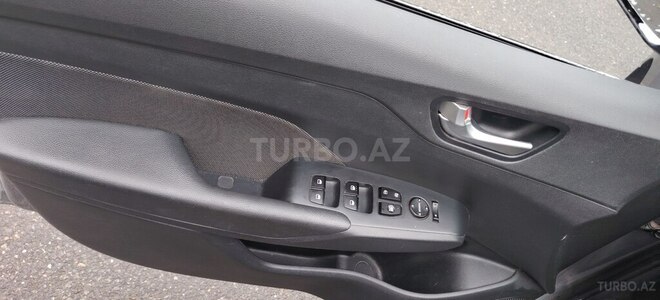 Hyundai Accent-4