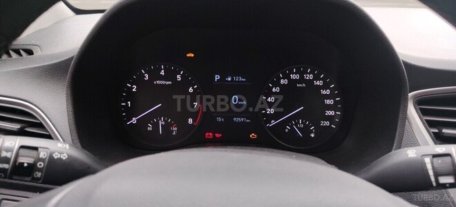 Hyundai Accent-6