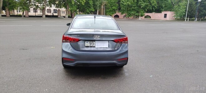 Hyundai Accent-2