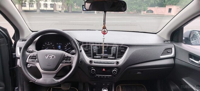 Hyundai Accent-7