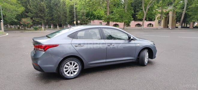 Hyundai Accent-9