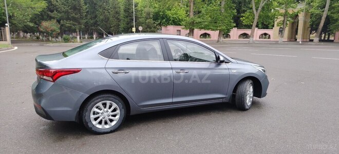 Hyundai Accent-10