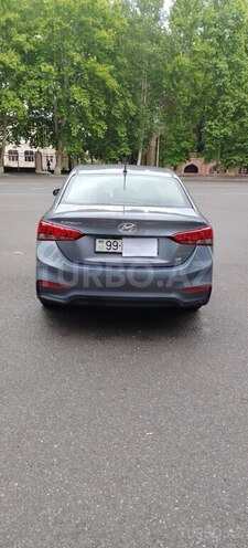 Hyundai Accent-11