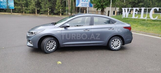 Hyundai Accent-12