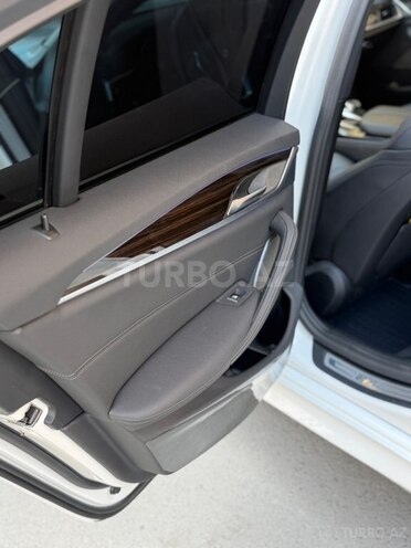 BMW 530e-10