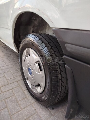 Ford Transit-4