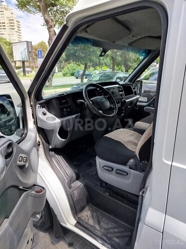 Ford Transit-15