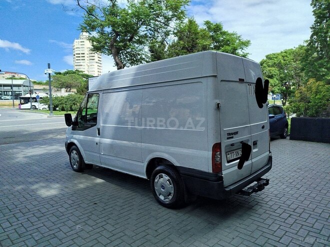 Ford Transit-13