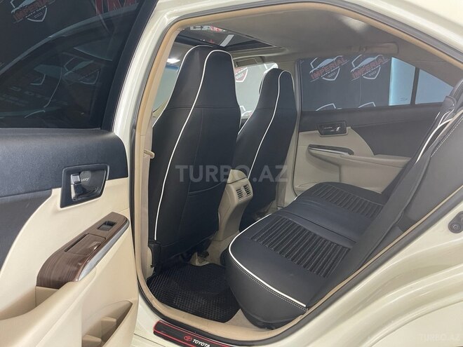 Toyota Camry-13