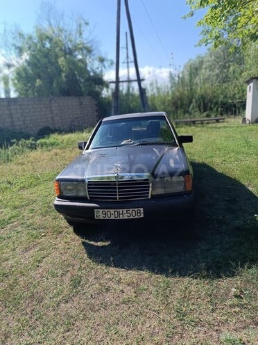 Mercedes 190-1
