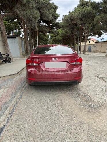 Hyundai Elantra-3