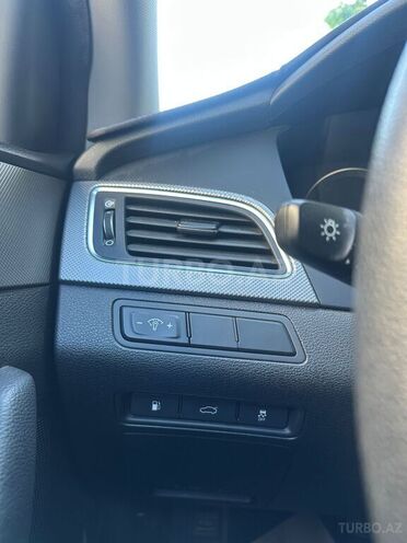 Hyundai Sonata-5