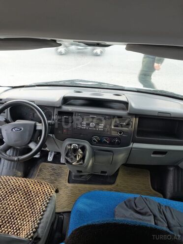 Ford Transit-3