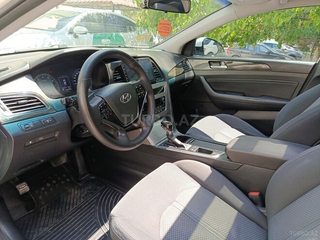 Hyundai Sonata-8