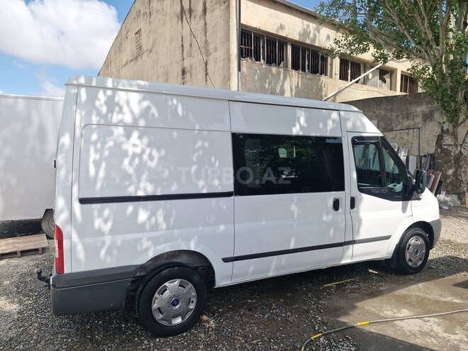 Ford Transit-5